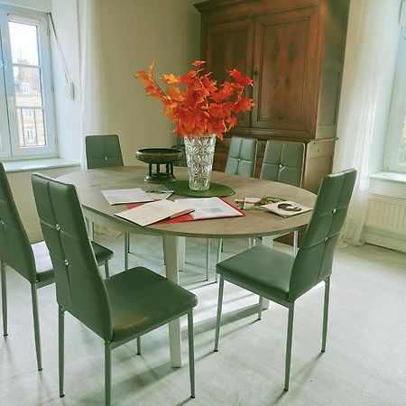 Les Appartements Du Marche Динан Екстериор снимка
