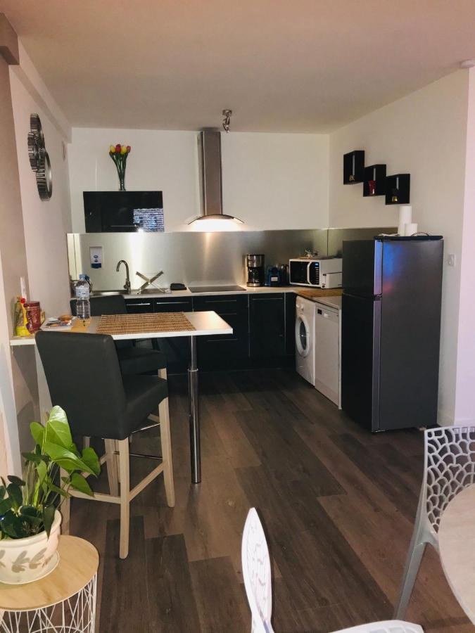 Les Appartements Du Marche Динан Екстериор снимка