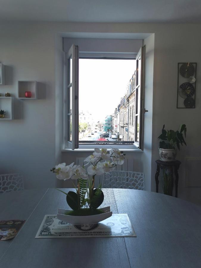 Les Appartements Du Marche Динан Екстериор снимка