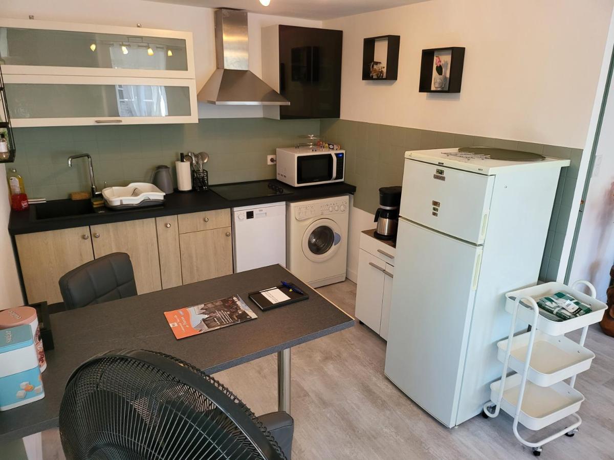 Les Appartements Du Marche Динан Екстериор снимка