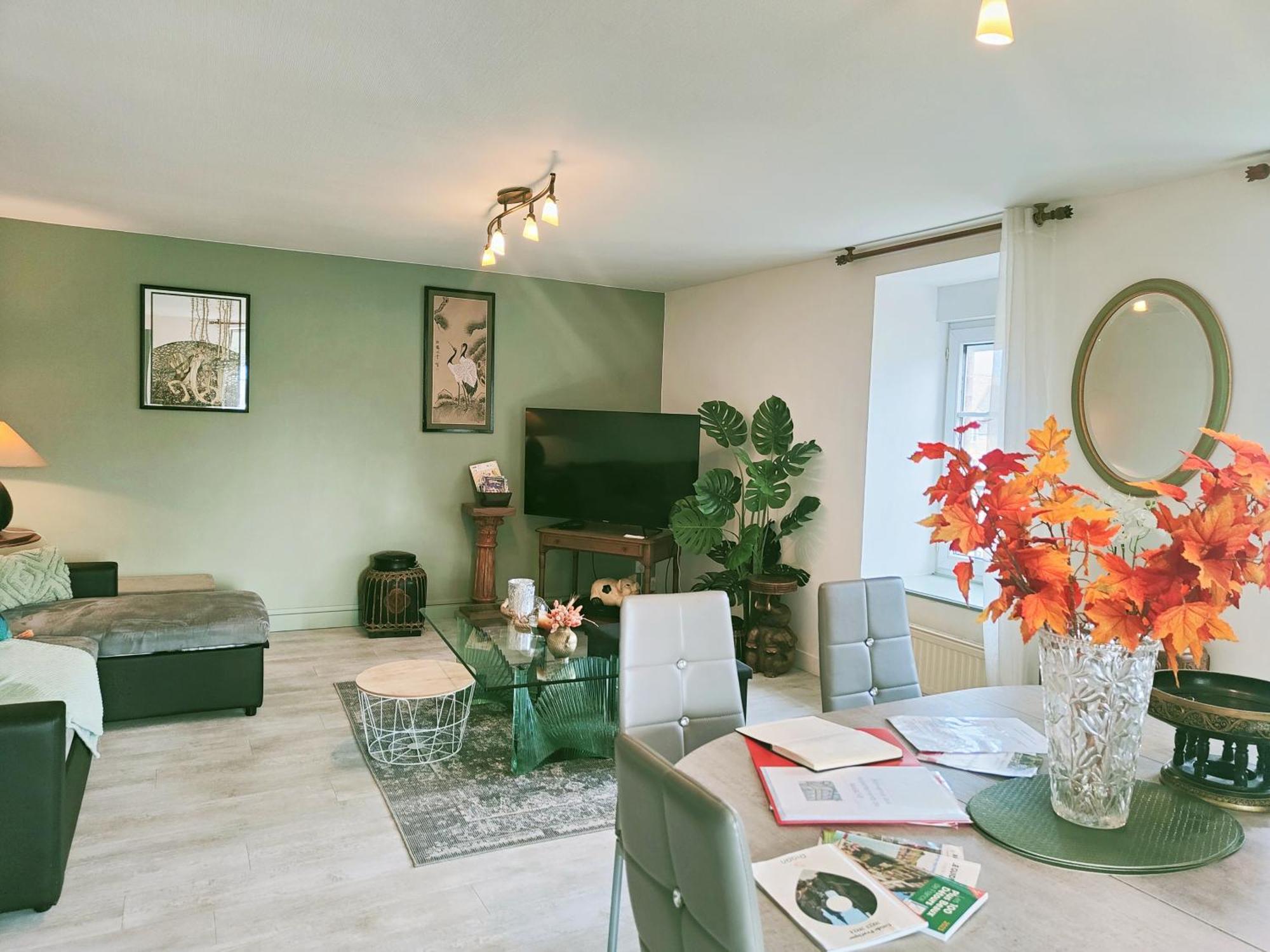 Les Appartements Du Marche Динан Екстериор снимка