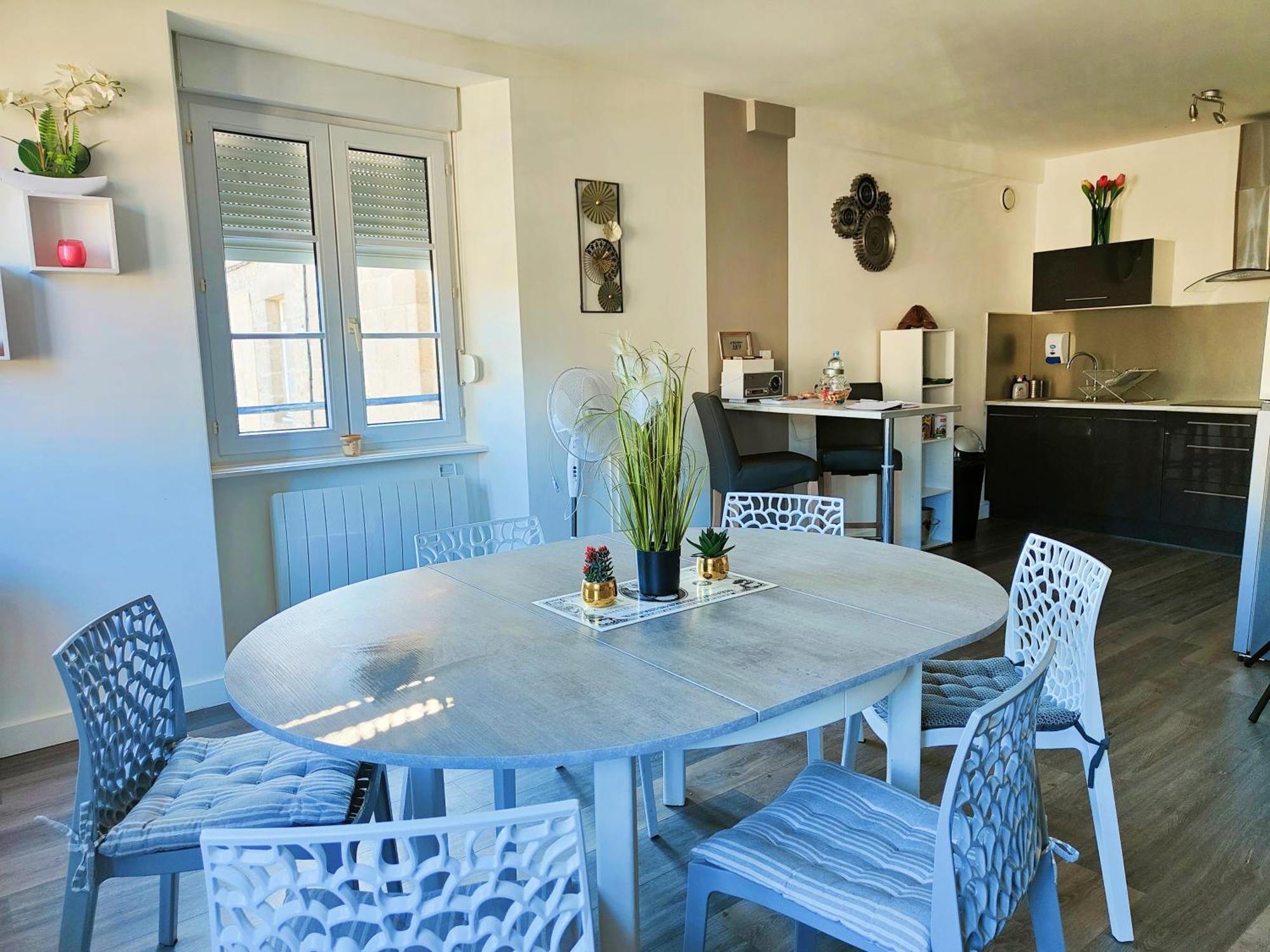 Les Appartements Du Marche Динан Стая снимка